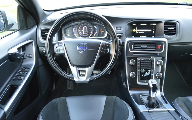 Volvo V60 cena 47900 przebieg: 219141, rok produkcji 2016 z Świdnica małe 497